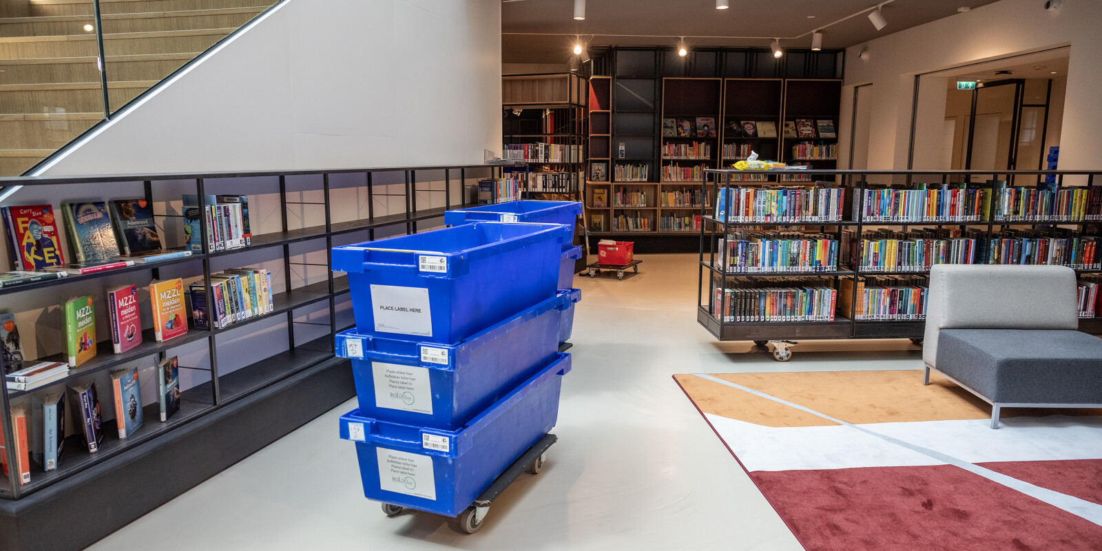 Bibliotheek verhuizen door Van der Geest